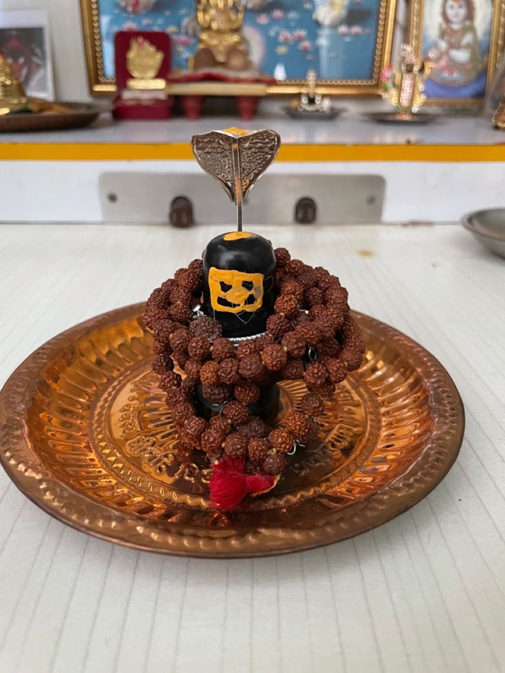 3 Mukhi Rudraksha symbolizing fire, importance, powerful benefits, and wearing mantra.